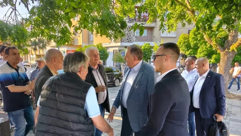 Direktan razgovor sa građanima: Dodik danas boravio u Bijeljini FOTO