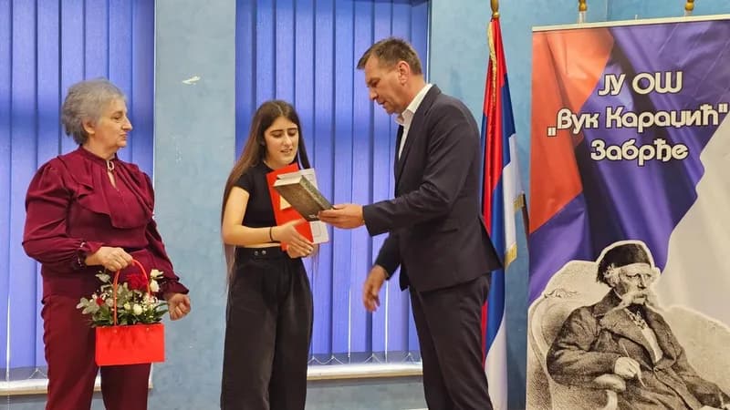 Dan učeničkih postignuća u Donjem Zabrđu: Đak generacije Vedrana Pavlović FOTO