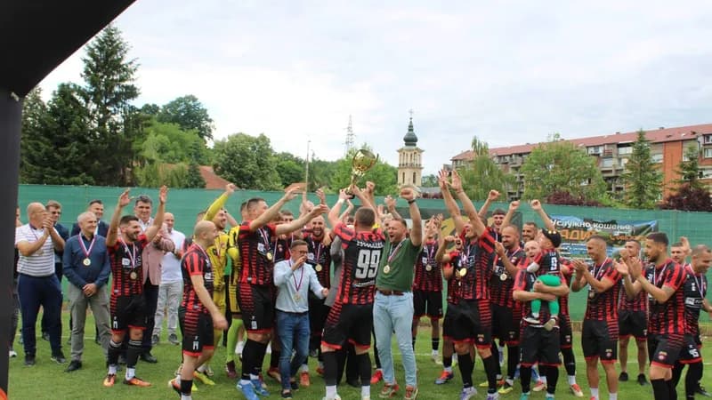 Ekipi FK "Majevica" uručeni šampionski pehar i medalje FOTO