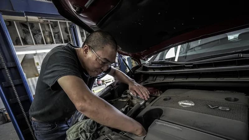 ukraden auto iz automehaničarske radnje