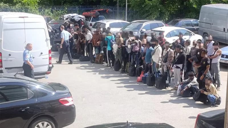 U kombiju pronađen 51 migrant, uhapšen vozač iz Velike Kladuše