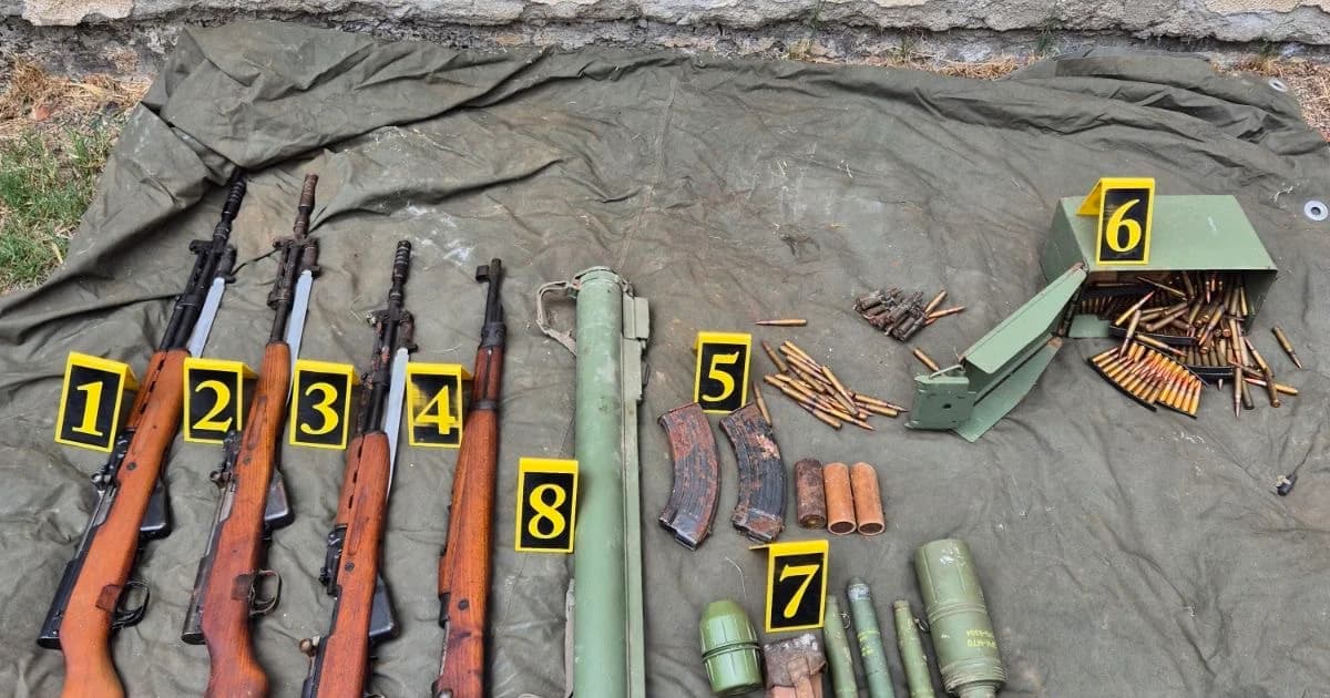 akcija policije u loparama: zaplijenjene ručne bombe, vojne puške i raketni bacač „zolja“