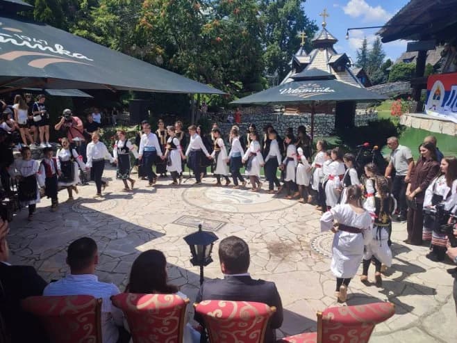750 djece sa kosova i metohije stiglo u bijeljinu