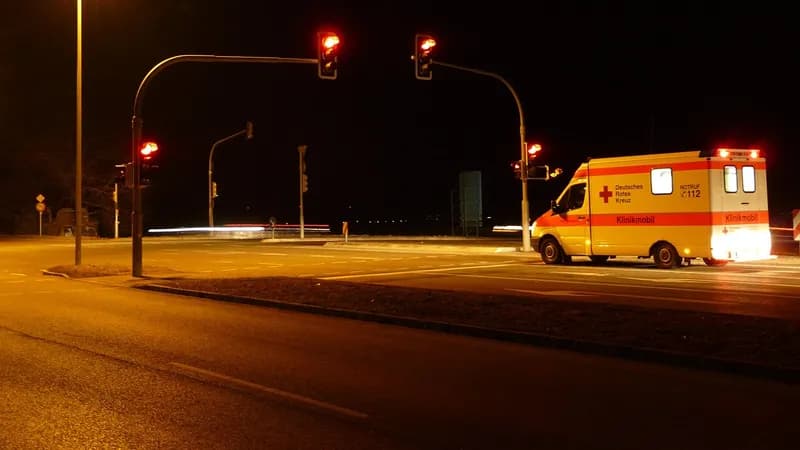 Pijan pao sa terase na Vračaru: Hitno prebačen na VMA