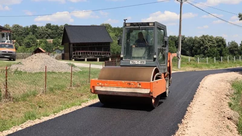 Poslije više decenija čekanja: Asfalt stigao u zaseok Đokići u Bogutovom Selu