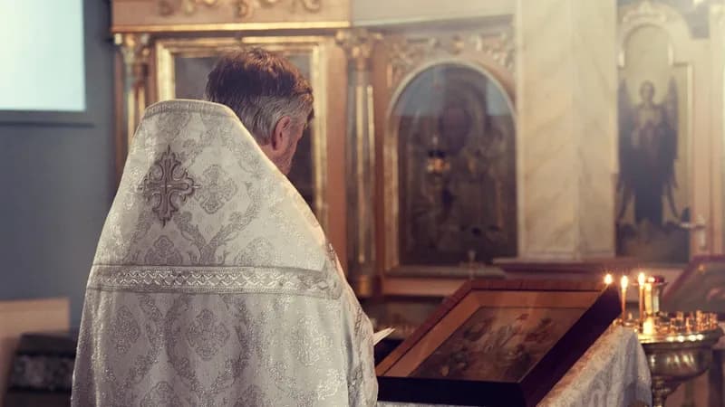 Preminuo sveštenik u Sloveniji: Ubola ga osa tokom mise