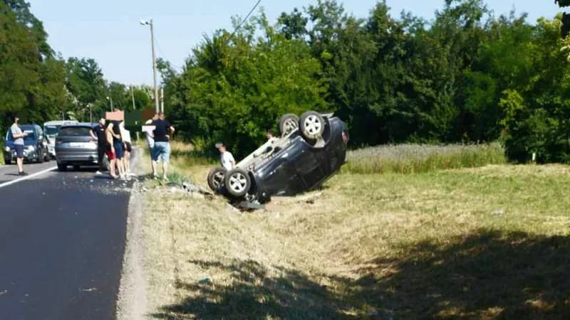 Crni niz saobraćajki: U Suvom Polju automobil završio na krovu!