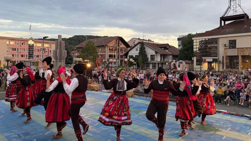 Otvorene „Ljetnje večeri Ugljevik 2026“: Folklor i tradicija obilježili prvo festivalsko veče