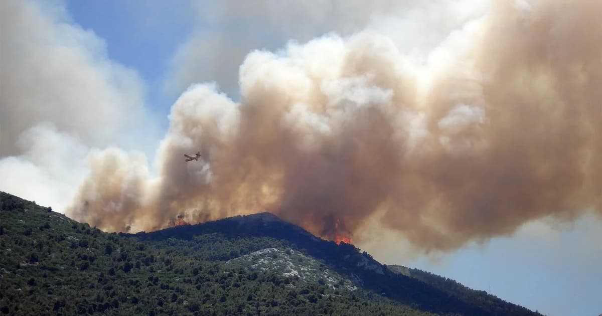 dva air traktora gase požar kod mostara