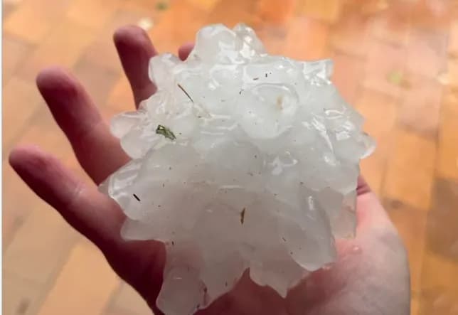 Nezapamćeno nevrijeme: Ledene kugle padale sa neba