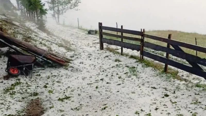 Šokantni prizori s Vlašića: Led prekrio planinu usred ljeta