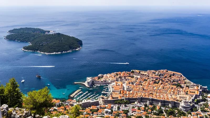 Pukla sezona u Hrvatskoj: pKafići prazni, restorani prazni