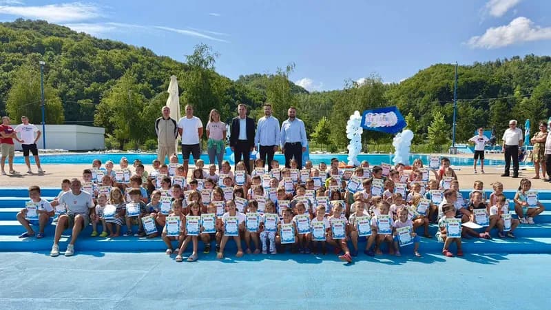 Dodijeljene diplome za 120 polaznika besplatne škole plivanja u Ugljeviku