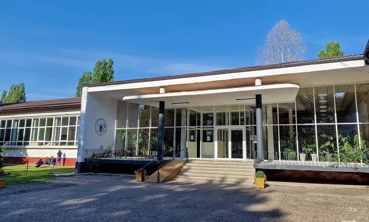 Poljoprivredna i medicinska škola u Bijeljini dobija pametni plastenik i dron: Vlada odobrila 46.348 KM