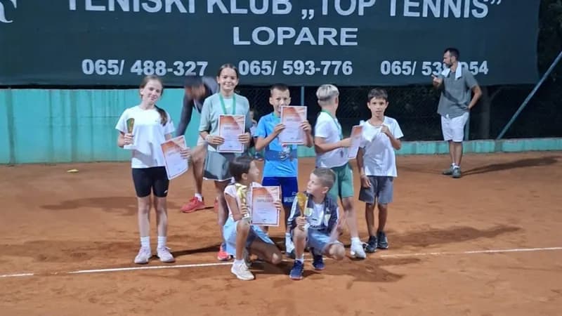„Lopare Open 2026“ okupio mlade tenisere iz regiona FOTO