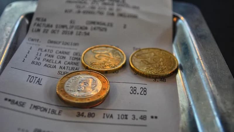 Ostavili joj bakšiš od pet centi: Konobarica u šoku, mreže gore zbog računa sa Jadrana