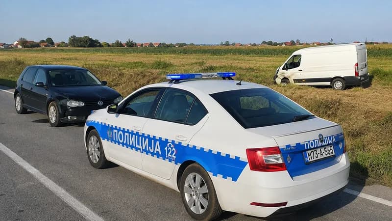 udes kod bijeljine: vozilo nakon sudara završilo u njivi