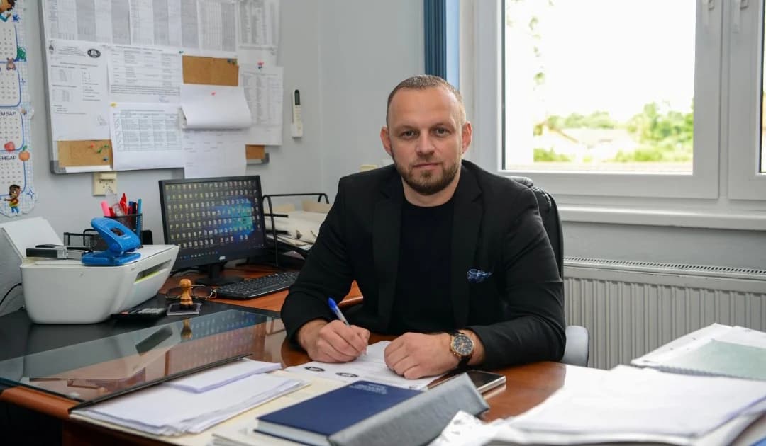 oš dvorovi: lakše školske torbe