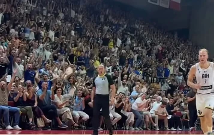 navijači bih vređali ratka mladića: "crna zemlja nek' te jede..."