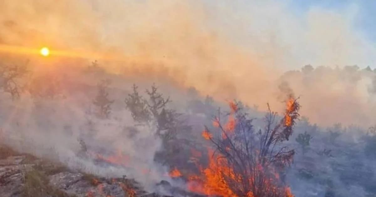 veliki požar kod gacka: vatrogasce čeka teška noć