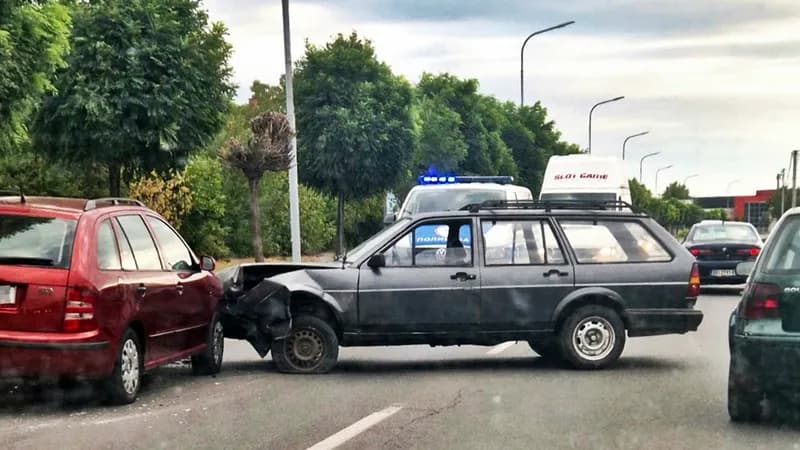 bijeljina:udes u komitskoj ulici, saobraćaj usporen