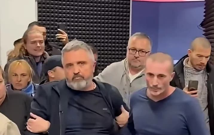 građani upali u informer, vučićević napustio studio