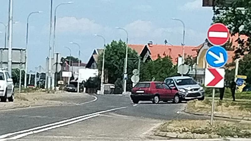 Nova nezgoda u Bijeljini: Sudar dva vozila u jednosmjernoj ulici kod Ravne gore